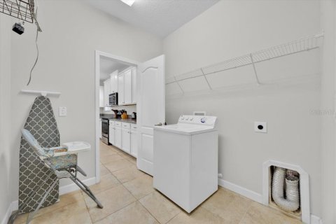 Casa en venta en Kissimmee, Florida, 5 dormitorios, 286.23 m2 № 1908330 - foto 20