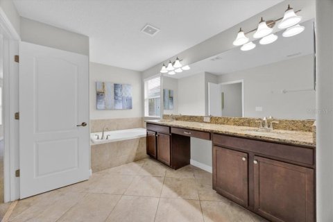 Casa en venta en Kissimmee, Florida, 5 dormitorios, 286.23 m2 № 1908330 - foto 28