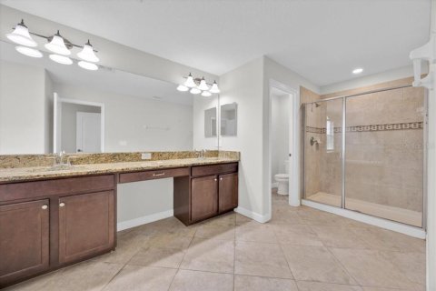 Casa en venta en Kissimmee, Florida, 5 dormitorios, 286.23 m2 № 1908330 - foto 27