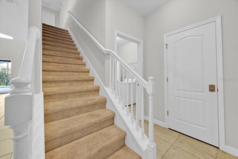 Casa en venta en Kissimmee, Florida, 5 dormitorios, 286.23 m2 № 1908330 - foto 17
