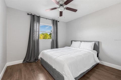 House in Tampa, Florida 3 bedrooms, 168.9 sq.m. № 1634111 - photo 17