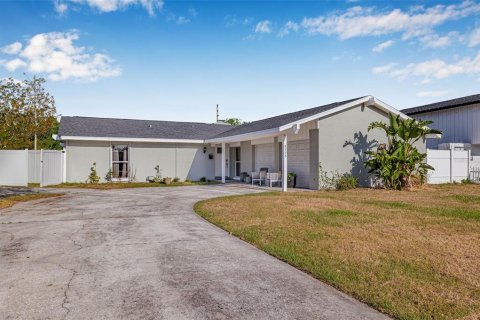 House in Tampa, Florida 3 bedrooms, 168.9 sq.m. № 1634111 - photo 1