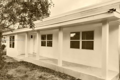 Casa en venta en Miami, Florida, 4 dormitorios, 107.02 m2 № 1693878 - foto 1
