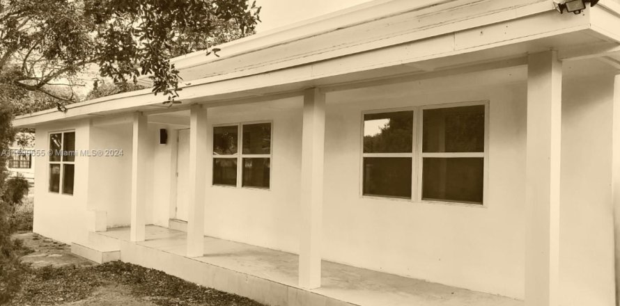 Casa en Miami, Florida 4 dormitorios, 107.02 m2 № 1693878