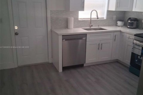 Casa en venta en Miami, Florida, 4 dormitorios, 107.02 m2 № 1693878 - foto 18