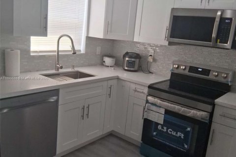 Casa en venta en Miami, Florida, 4 dormitorios, 107.02 m2 № 1693878 - foto 10