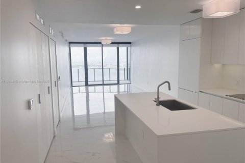 Copropriété à louer à Miami, Floride: 2 chambres, 137.96 m2 № 1929690 - photo 1