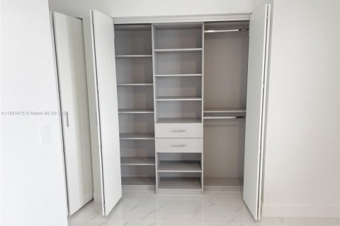 Copropriété à louer à Miami, Floride: 2 chambres, 137.96 m2 № 1929690 - photo 13