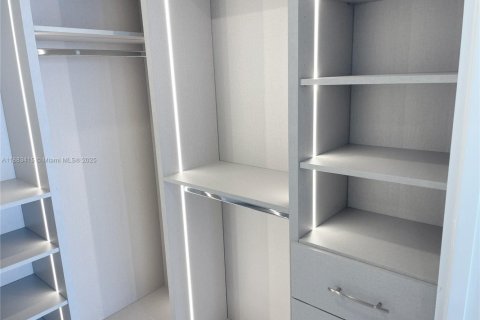 Copropriété à louer à Miami, Floride: 2 chambres, 137.96 m2 № 1929690 - photo 23