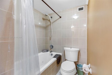 Снять в аренду кондоминиум в Майами-Бич, Флорида 2 спальни, 118.08м2, № 2153412 - фото 13