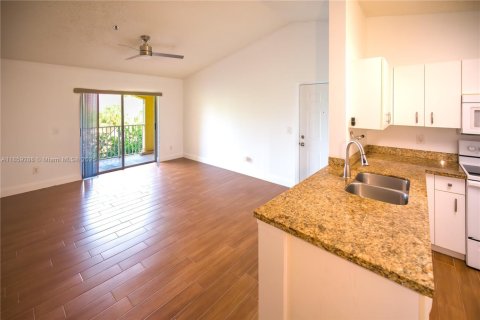 Condominio en alquiler en Coconut Creek, Florida, 1 dormitorio, 78.6 m2 № 1887590 - foto 2