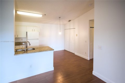 Condominio en alquiler en Coconut Creek, Florida, 1 dormitorio, 78.6 m2 № 1887590 - foto 4