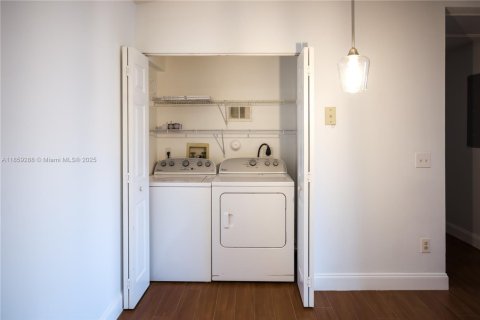 Condominio en alquiler en Coconut Creek, Florida, 1 dormitorio, 78.6 m2 № 1887590 - foto 8