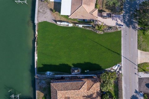 House in Saint Pete Beach, Florida 4 bedrooms, 325.16 sq.m. № 2118508 - photo 8