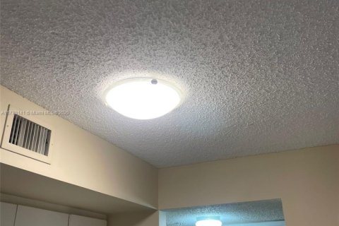 Condo in Davie, Florida, 1 bedroom  № 1940885 - photo 8