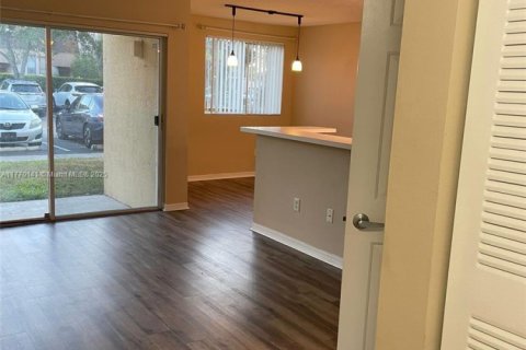 Condo in Davie, Florida, 1 bedroom  № 1940885 - photo 1