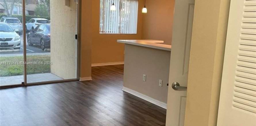 Condo in Davie, Florida, 1 bedroom  № 1940885