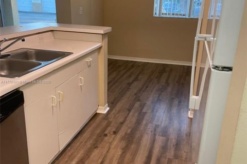 Condo in Davie, Florida, 1 bedroom  № 1940885 - photo 12