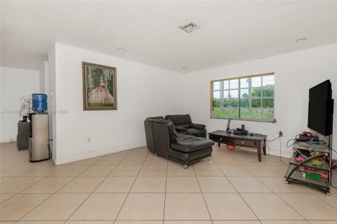 Villa ou maison à vendre à Miami, Floride: 3 chambres, 483.37 m2 № 1966484 - photo 9