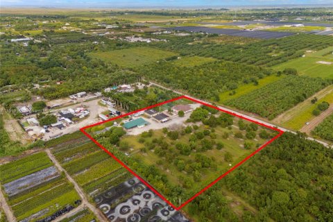 Villa ou maison à vendre à Miami, Floride: 3 chambres, 483.37 m2 № 1966484 - photo 13