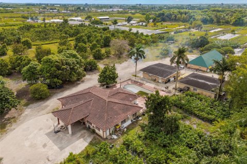 Villa ou maison à vendre à Miami, Floride: 3 chambres, 483.37 m2 № 1966484 - photo 17