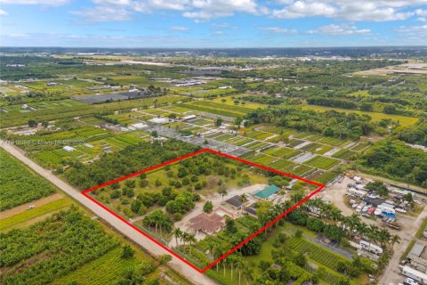 Villa ou maison à vendre à Miami, Floride: 3 chambres, 483.37 m2 № 1966484 - photo 14