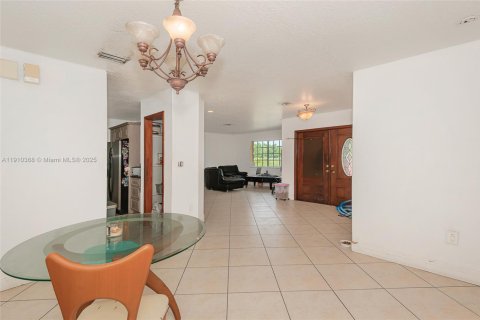 Villa ou maison à vendre à Miami, Floride: 3 chambres, 483.37 m2 № 1966484 - photo 22