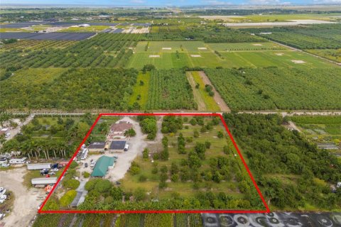 Villa ou maison à vendre à Miami, Floride: 3 chambres, 483.37 m2 № 1966484 - photo 12