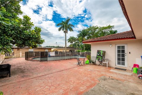 Villa ou maison à vendre à Miami, Floride: 3 chambres, 483.37 m2 № 1966484 - photo 6