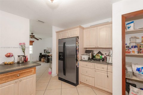 Villa ou maison à vendre à Miami, Floride: 3 chambres, 483.37 m2 № 1966484 - photo 19