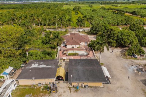 Villa ou maison à vendre à Miami, Floride: 3 chambres, 483.37 m2 № 1966484 - photo 16
