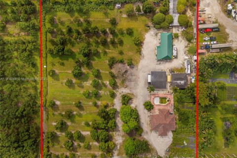 Villa ou maison à vendre à Miami, Floride: 3 chambres, 483.37 m2 № 1966484 - photo 15