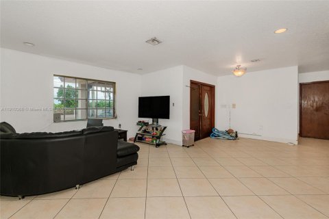 Villa ou maison à vendre à Miami, Floride: 3 chambres, 483.37 m2 № 1966484 - photo 8