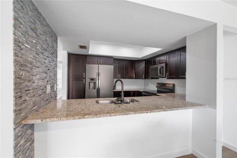 Condo in Tampa, Florida, 2 bedrooms  № 1835219 - photo 18