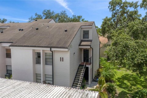 Condo in Tampa, Florida, 2 bedrooms  № 1835219 - photo 1