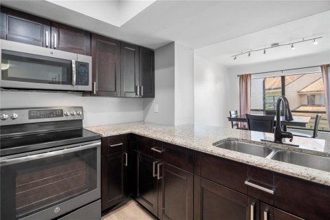 Condo in Tampa, Florida, 2 bedrooms  № 1835219 - photo 21