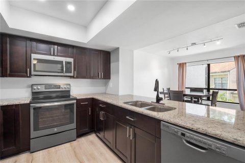 Condo in Tampa, Florida, 2 bedrooms  № 1835219 - photo 19