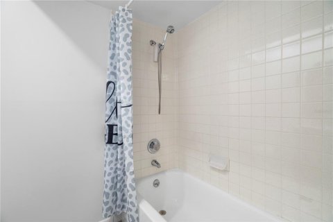 Condo in Tampa, Florida, 2 bedrooms  № 1835219 - photo 25
