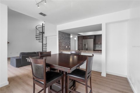 Condo in Tampa, Florida, 2 bedrooms  № 1835219 - photo 17