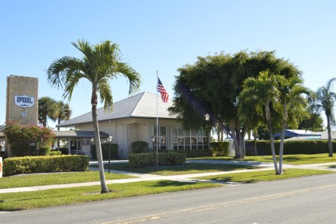 House in Boynton Beach, Florida 3 bedrooms, 122.63 sq.m. № 976729 - photo 1