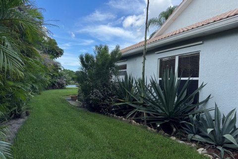 House in Stuart, Florida 3 bedrooms, 142.7 sq.m. № 2384781 - photo 4
