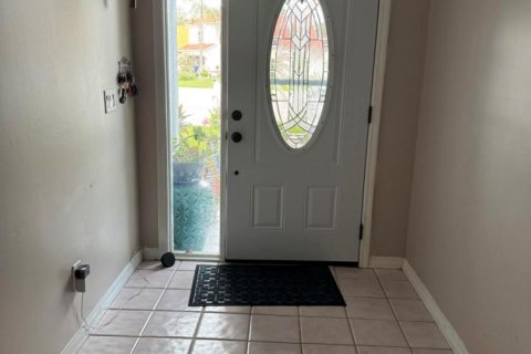 House in Stuart, Florida 3 bedrooms, 142.7 sq.m. № 2384781 - photo 8