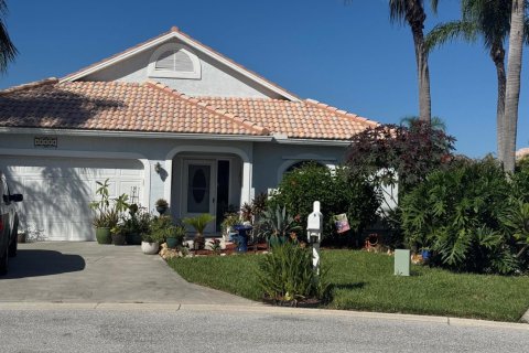 House in Stuart, Florida 3 bedrooms, 142.7 sq.m. № 2384781 - photo 2