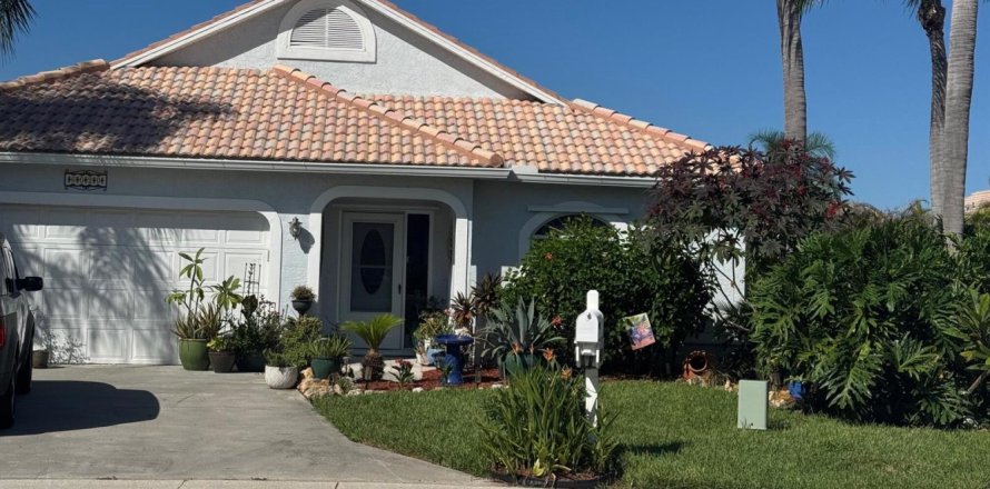 House in Stuart, Florida 3 bedrooms, 142.7 sq.m. № 2384781
