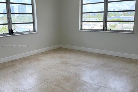 Condo in Miami Beach, Florida, 1 bedroom  № 1923493 - photo 5