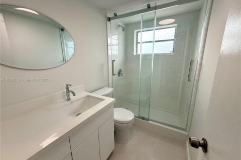 Condo in Miami Beach, Florida, 1 bedroom  № 1923493 - photo 3