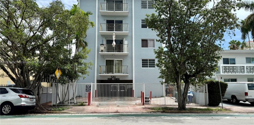 Condo in Miami Beach, Florida, 1 bedroom  № 1923493