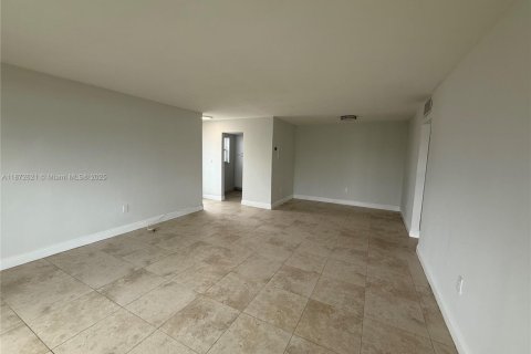 Condo in Miami Beach, Florida, 1 bedroom  № 1923493 - photo 4