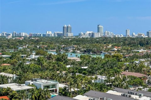 Снять в аренду кондоминиум в Майами-Бич, Флорида 2 спальни, 98.48м2, № 2034533 - фото 30