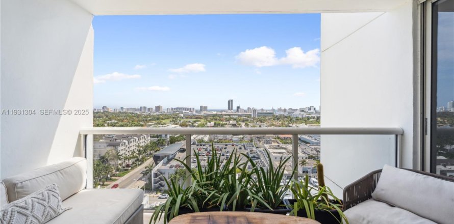 Кондоминиум с 2 спальнями в Майами-Бич, Флорида № 2034533